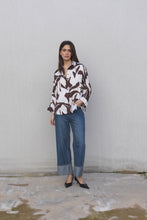 Load image into Gallery viewer, BLUSA SATINADA ESTAMPADA