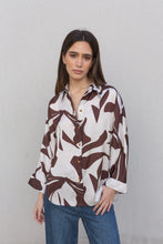 Load image into Gallery viewer, BLUSA SATINADA ESTAMPADA